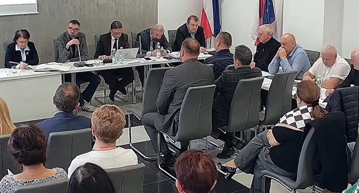 Zdjęcie z sesji Rady Miejskiej w Stąporkowie (fot. posiedzenia.pl)