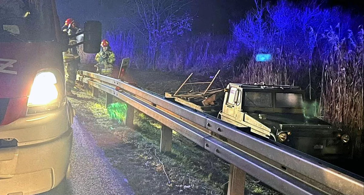 Zdjęcie strażaków, którzy przeprowadzają rozpoznanie