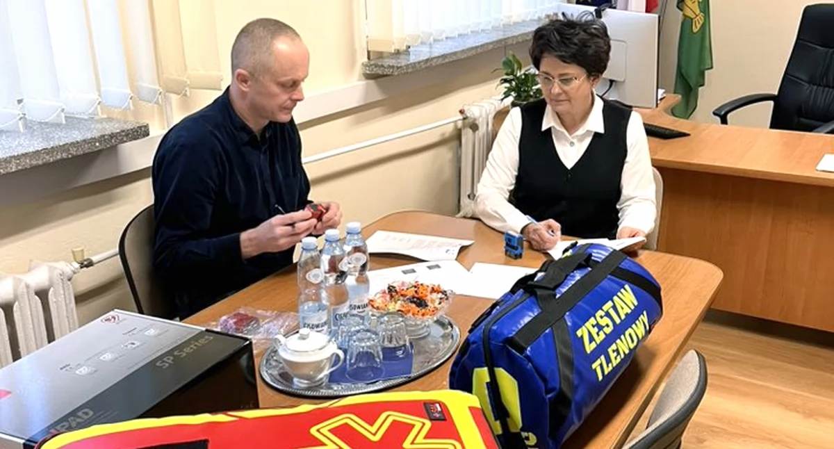 Zdjęcie z podpisania umowy