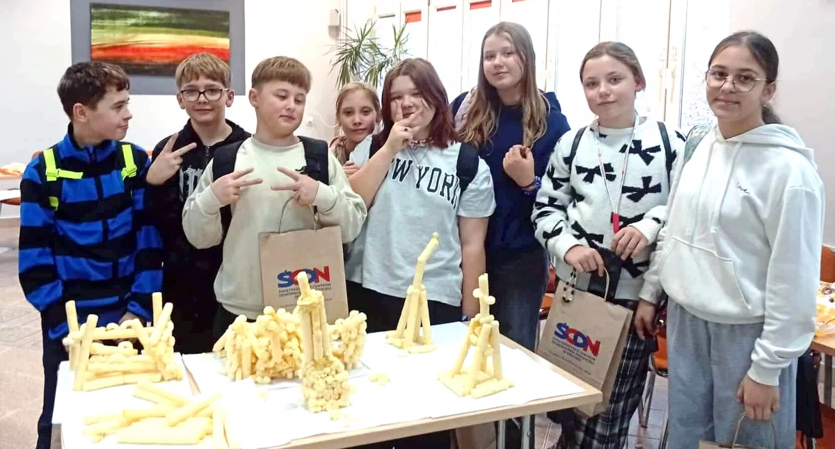 Zdjęcie uczniów SP w Królewcu na warsztatach językowych w Kielcach