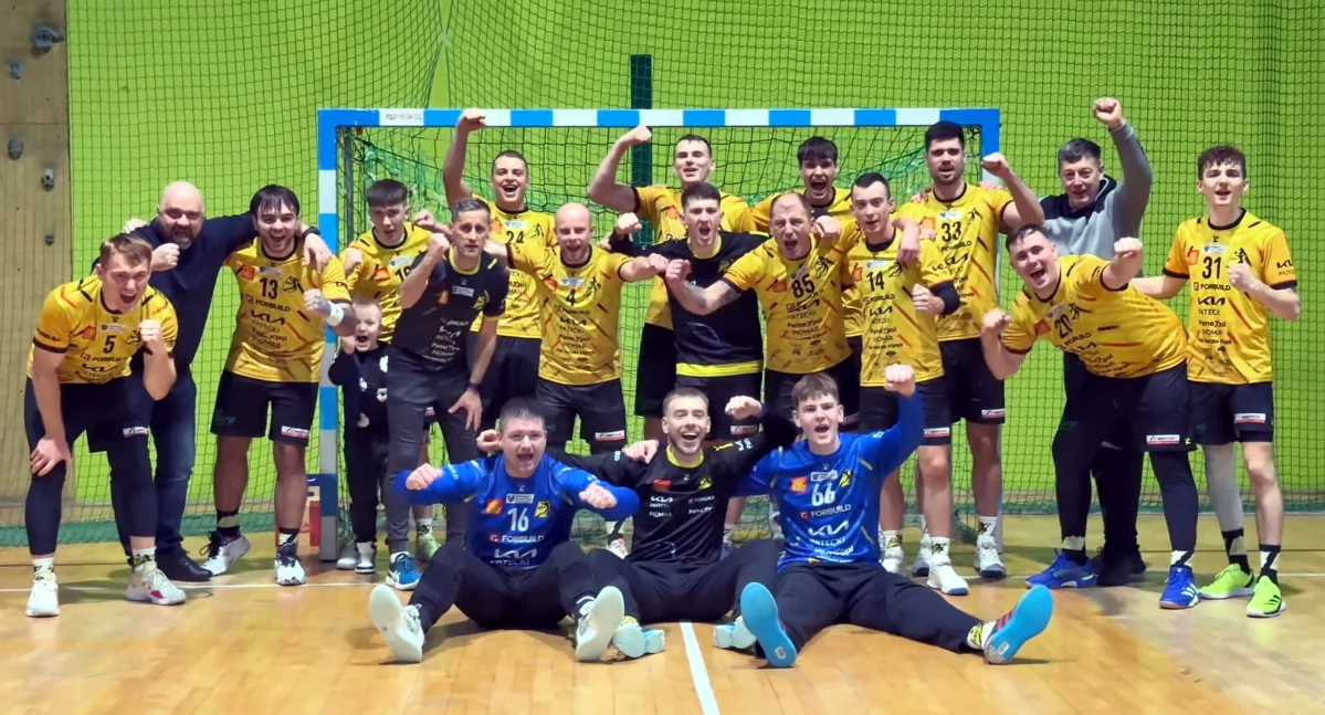 Zdjęcie drużyny KSSPR Końskie po zwycięskim meczu w Sierpcu