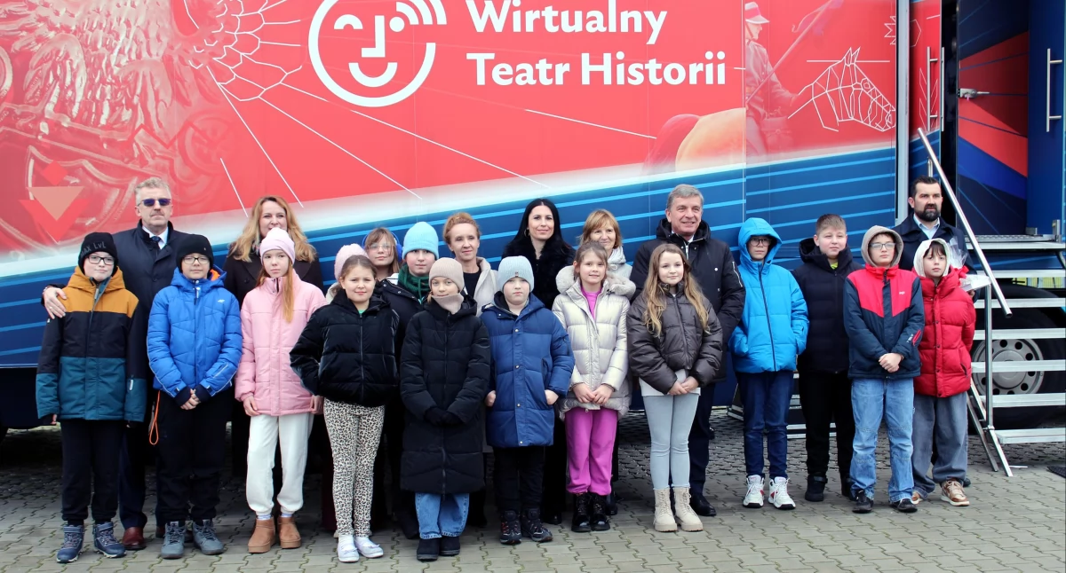 Edukacja , Wystawa Iskry Niepodległej Smykowie Wirtualny Teatr Historii która przestaje odległa [ZDJĘCIA] - zdjęcie, fotografia