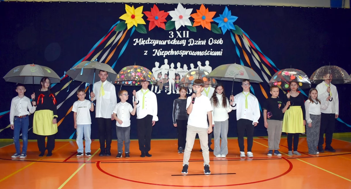 Zdjęcie ze spotkania w Gowarczowie - część artystyczna