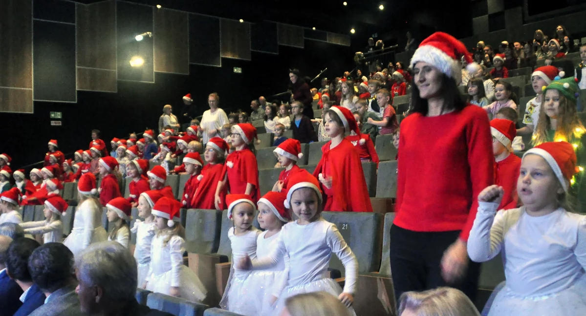 Zdjęcie widowni pełnej... Mikołajów