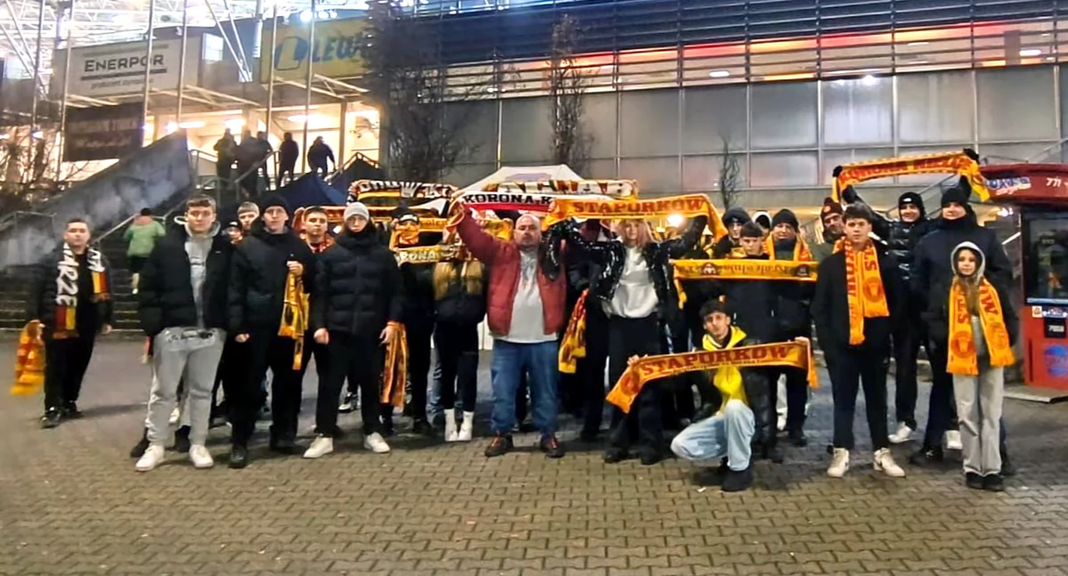 Zdjęcie stąporkowian na meczu Korony