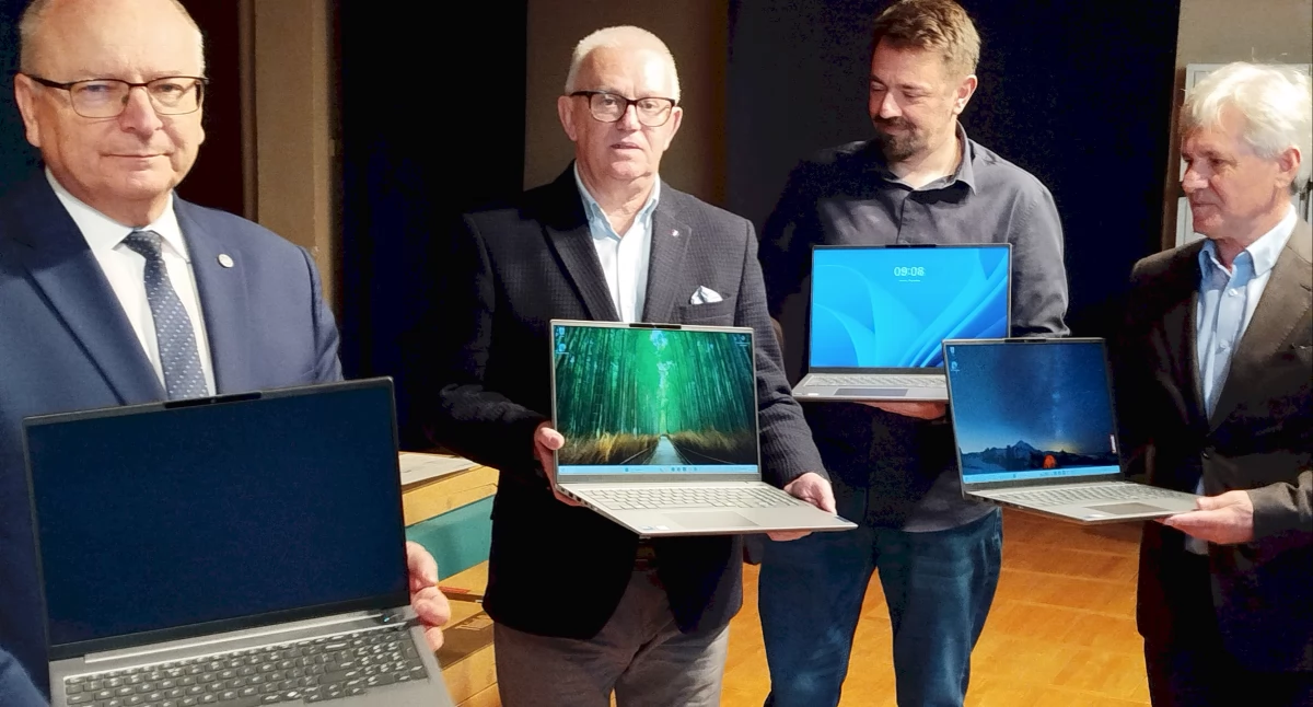 Zdjęcie z przekazania urządzeń