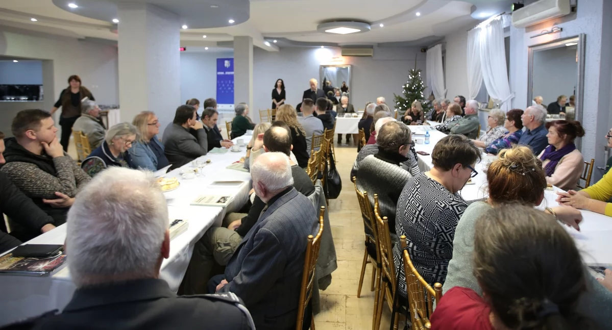 Zdjęcie ze spotkania autorskiego w Czarnieckiej Górze