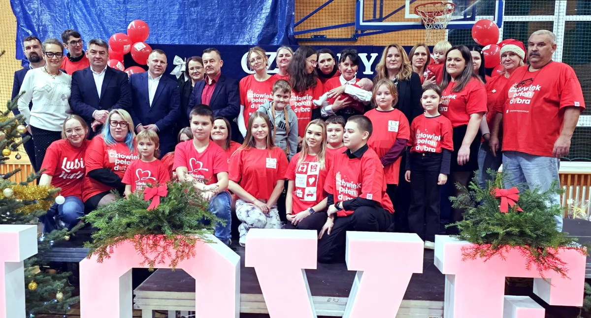 Pamiątkowe zdjęcie z Finału Szlachetnej Paczki w Radoszycach