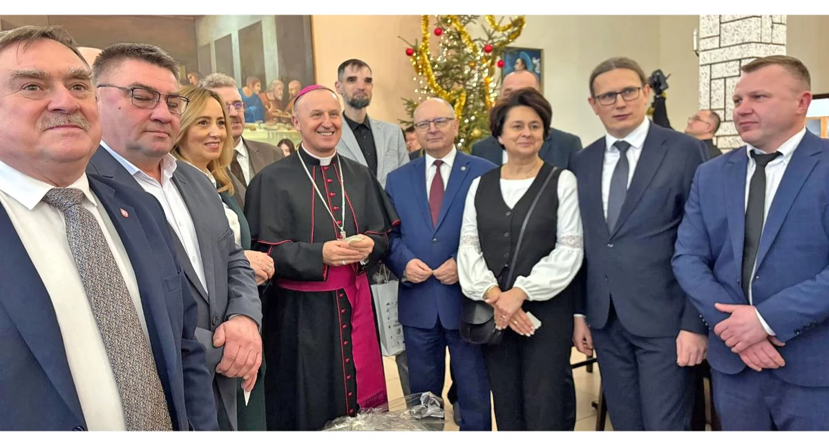 Zdjęcie samorządowców z powiatu koneckiego z wizytą u biskupa Marka Solarczyka