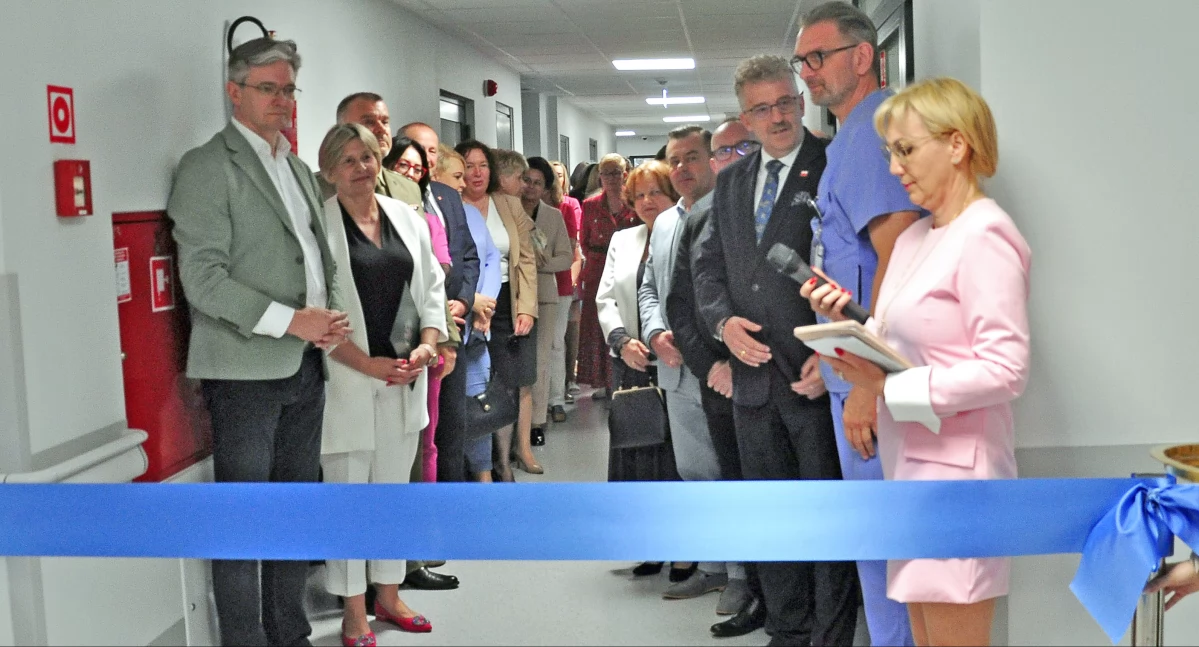 Historyczne zdjęcie z otwarcia SOR. Każdy z obecnych liczył na poprawienie warunków. I marzenia się urzeczywistniły