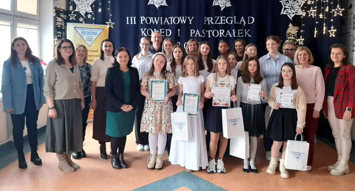 Zdjęcie uczestników i  organizatorów konkursu