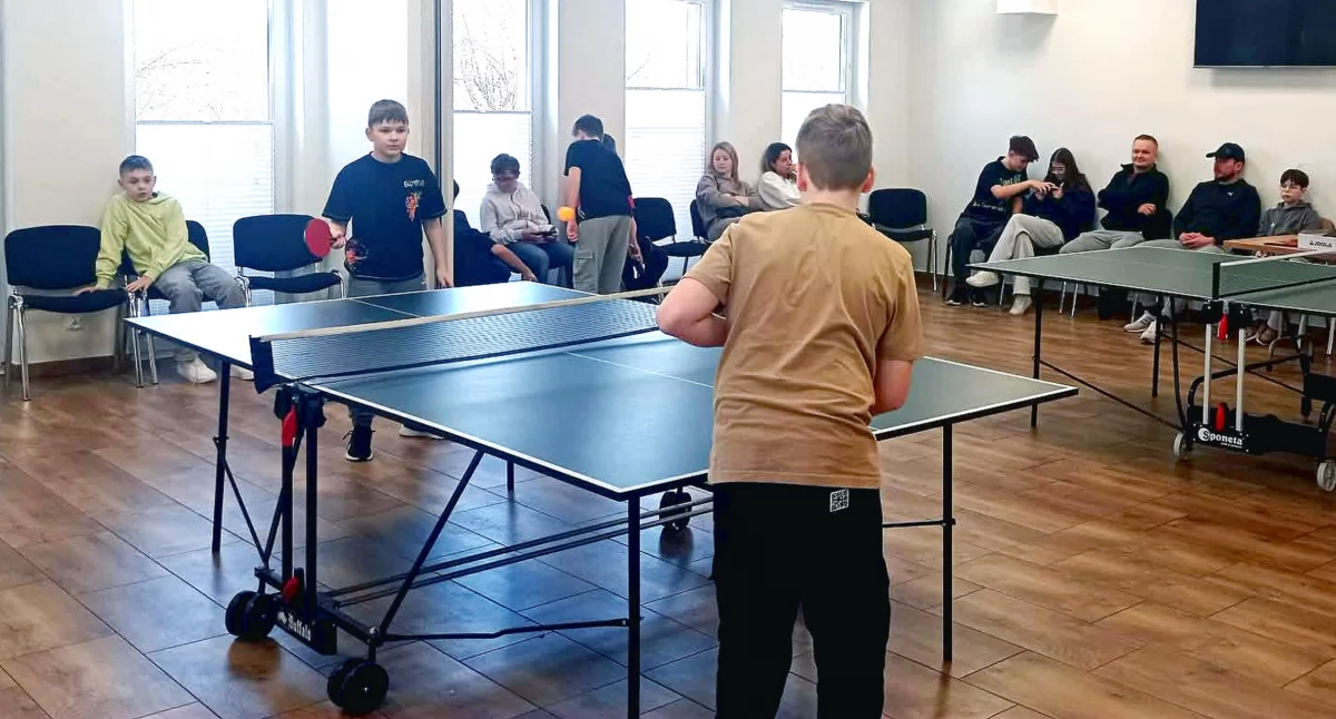 Zdjęcie z turnieju tenisa stołowego w Przyłogach