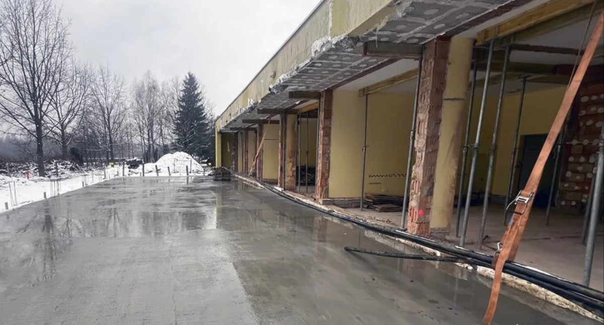 Zdjęcie: Od strony południowej szpitala w Końskich trwa rozbudowa ZOL