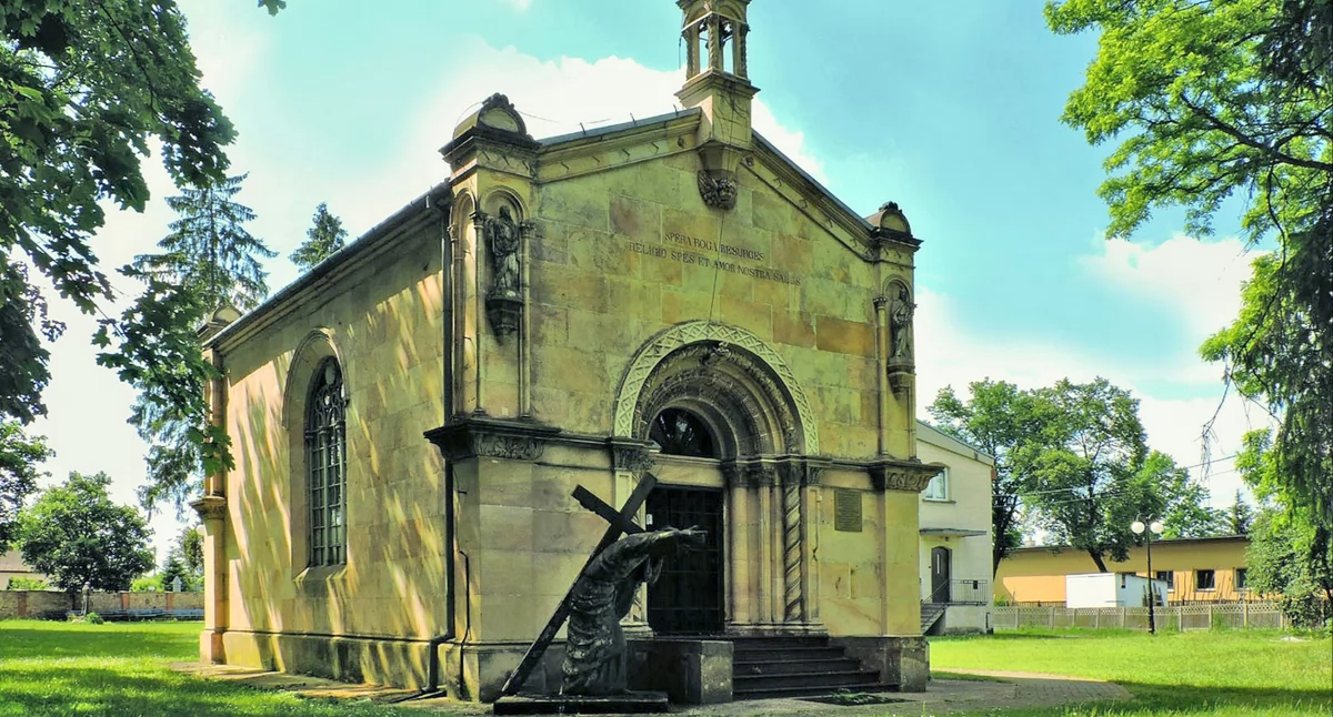 Zdjęcie kaplicy św. Tadeusza w Rudzie Malenieckiej - widok od strony wschodniej