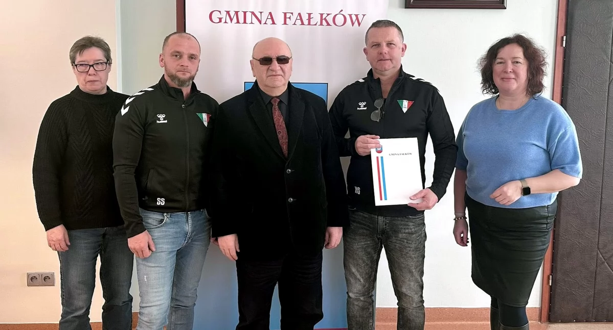 Zdjęcie z podpisania umowy