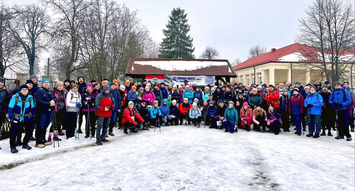 Pamiątkowe zdjęcie uczestników przed wyruszeniem na szlak. Fot. PTTK Końskie