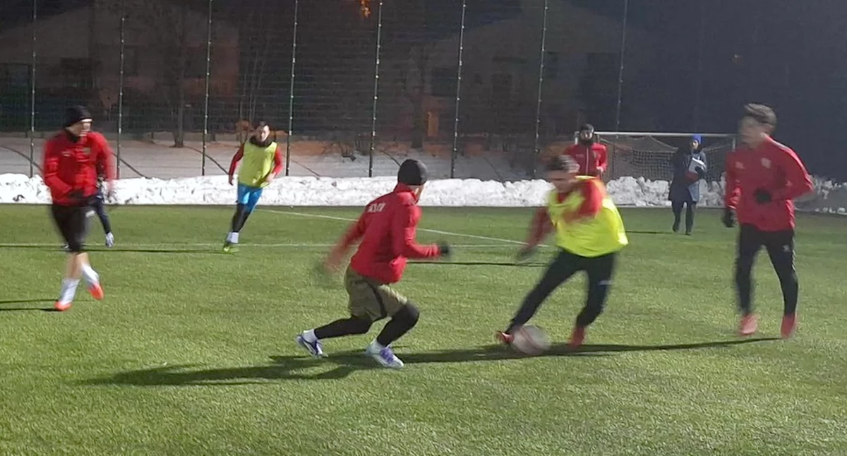 Piłka nożna, Przygotowania piłkarzy Fałków drugiej części sezonu KEEZA Klasie Pierwsze sparingi - zdjęcie, fotografia