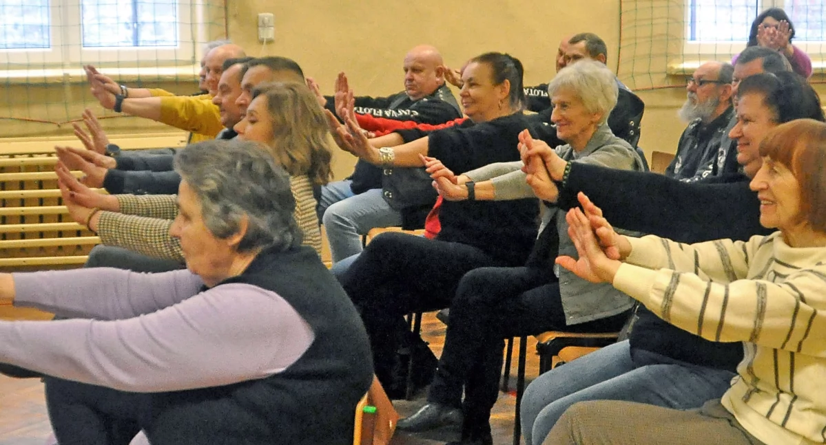 Edukacja , KOŃSKIE Bezpieczeństwo zawsze najważniejsze Ćwiczymy resuscytację - zdjęcie, fotografia