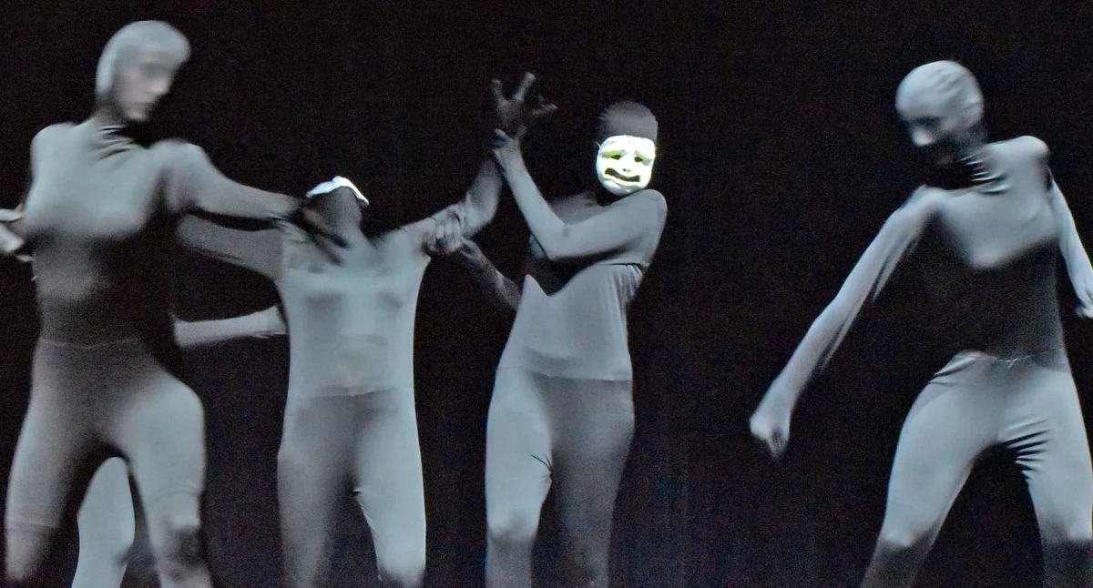 Zdjęcie z przedstawienia Cienie na scenie KCK