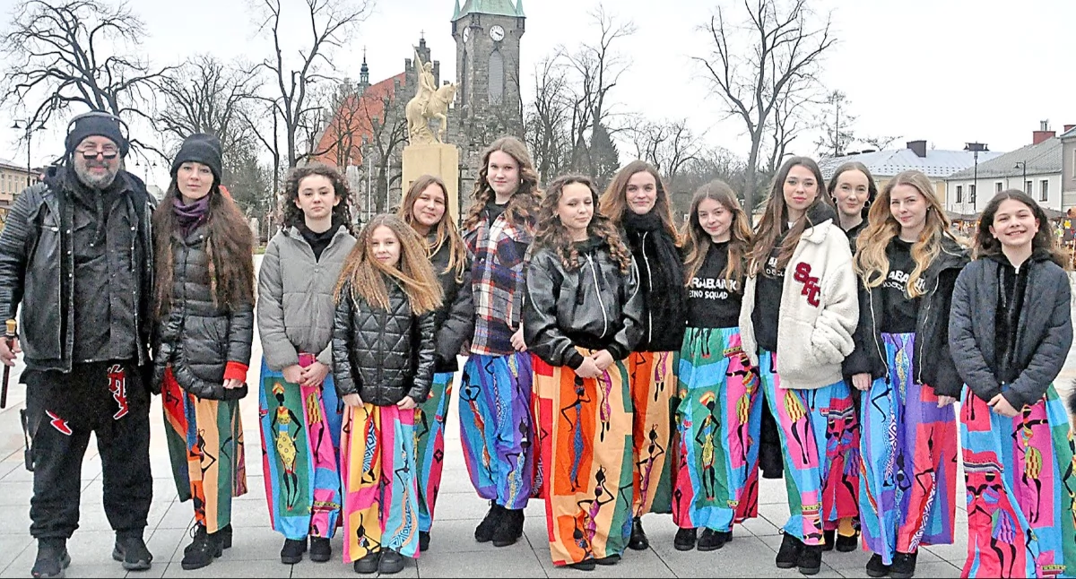 Zdjęcie zespołu Karabanio na Placu Kościuszki w Końskich