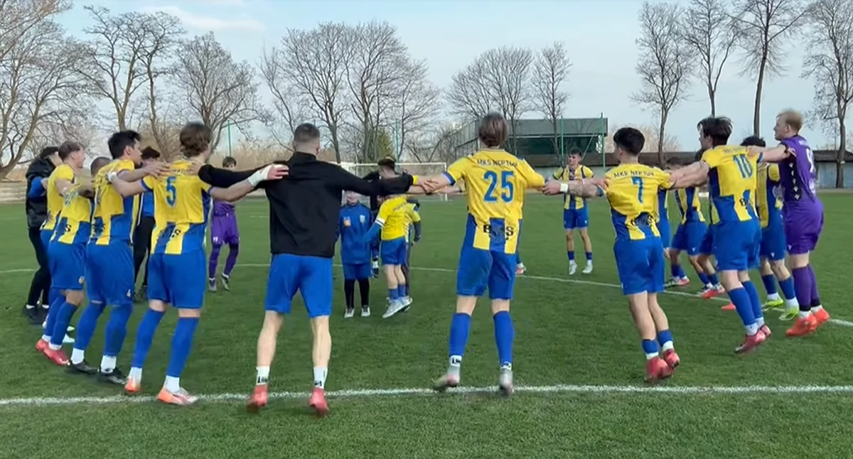 Zdjęcie drużyny MKS Neptun Końskie po meczu z Piaskowianką