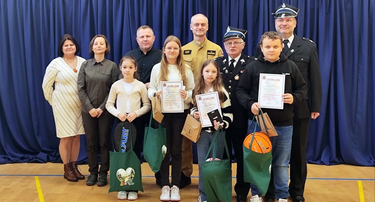 Zdjęcie wilczkowickiej młodzieży, która zdominowała Turniej Wiedzy Pożarniczej