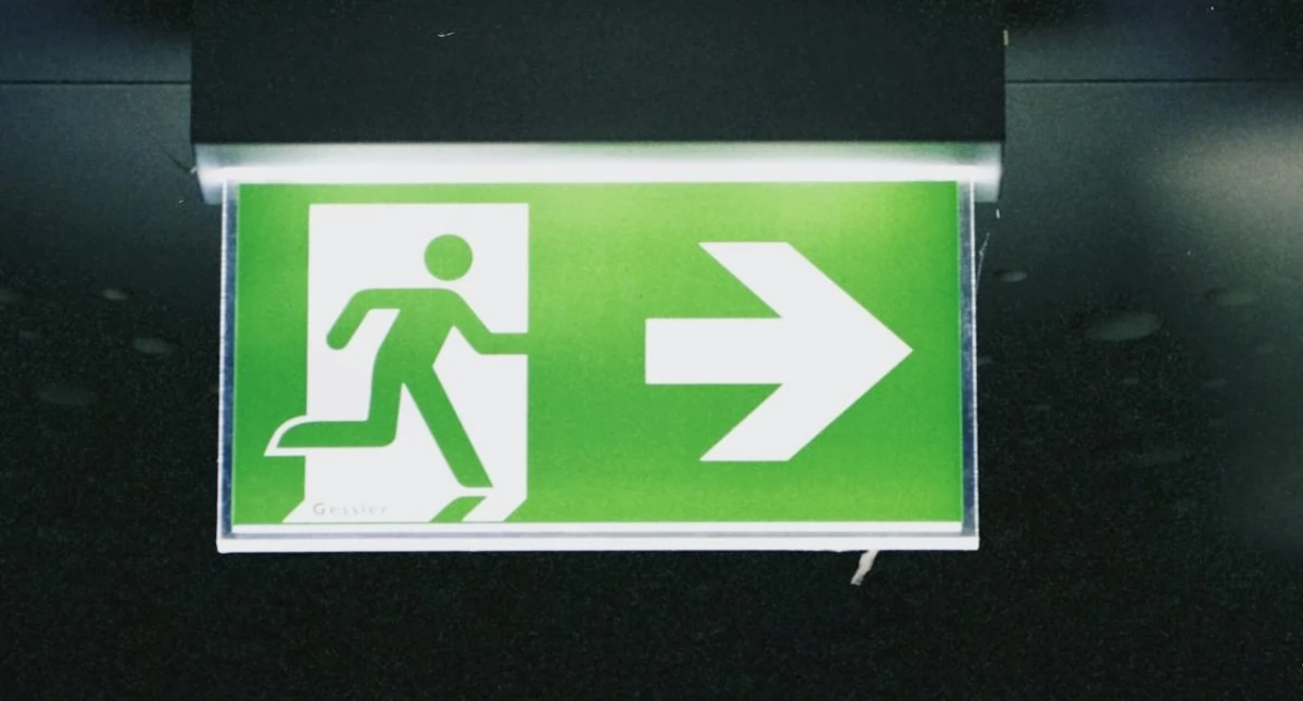 Materiały promocyjne, Lampy ewakuacyjne kluczowy element bezpieczeństwa budynkach - zdjęcie, fotografia