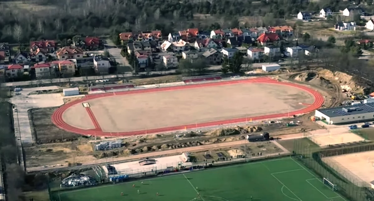 Zdjęcie budowanego stadionu w Końskich z lotu drona. Fot. Gmina Końskie