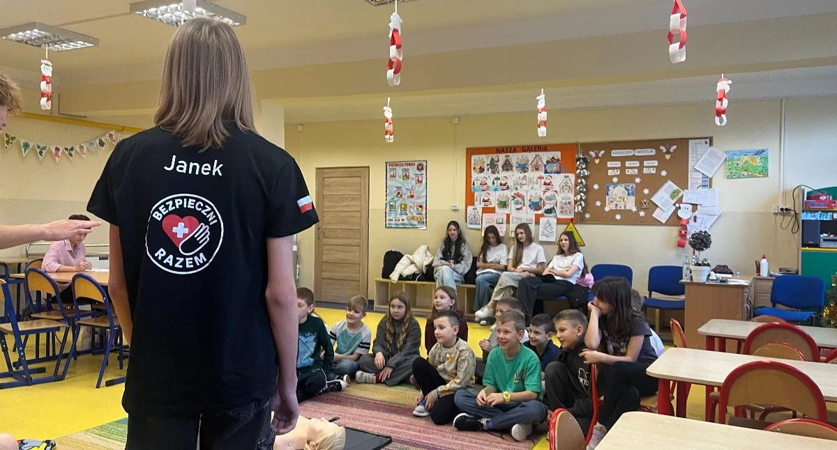 Edukacja , Bezpieczni razem młodzi uczą ratować życie - zdjęcie, fotografia