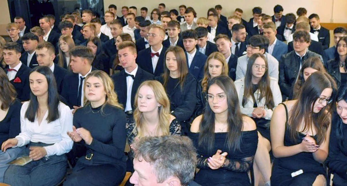 Zdjęcie abiturientów ZSP nr 1 Końskie