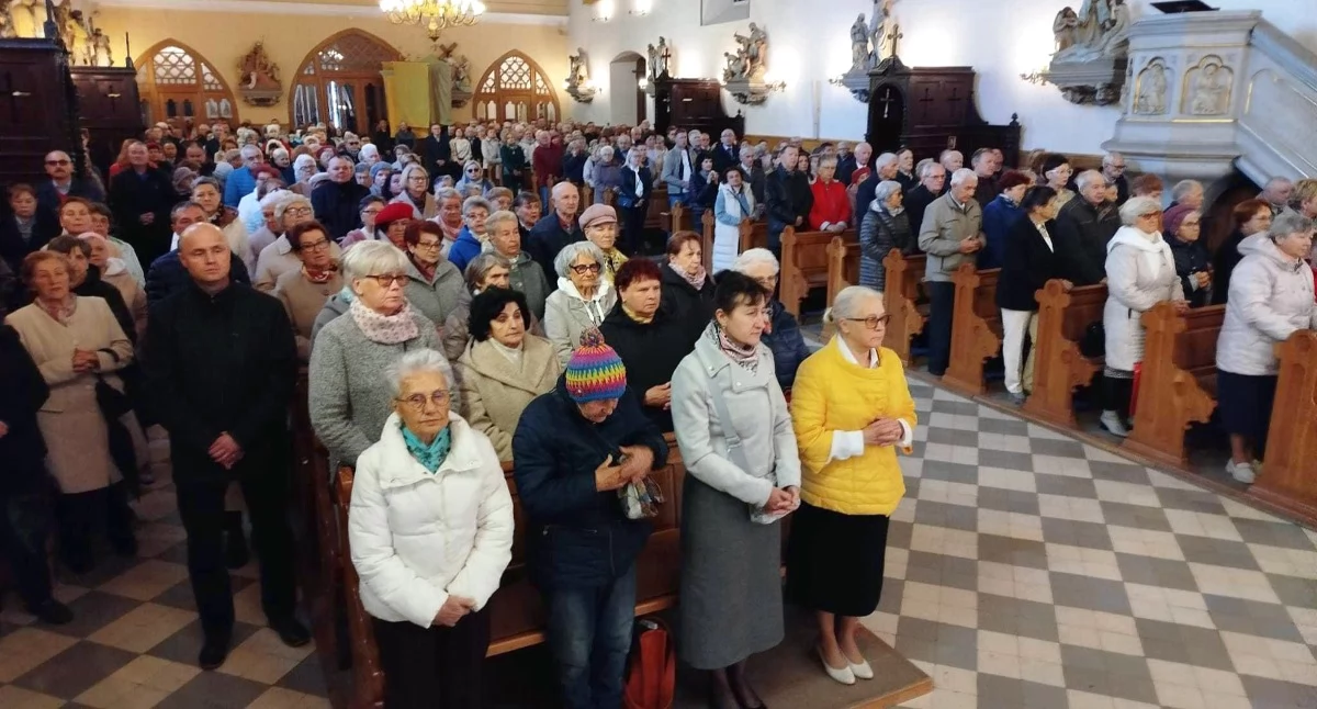 Zdjęcie z mszy świętej w kolegiacie