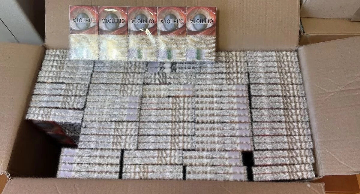 Zdjęcie zarekwirowanych nelegalnych papierosów