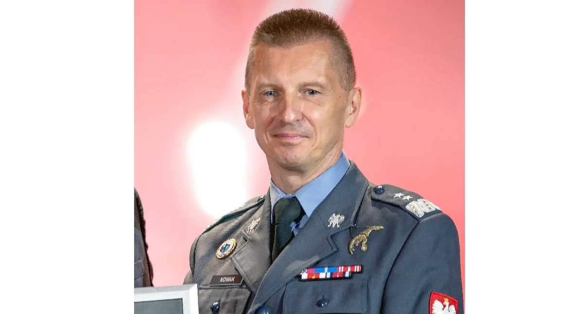 Zdjęcie generala dywizji pilota Ireneusza Nowaka, dowódcy operacyjnego rodzajów sił zbrojnych