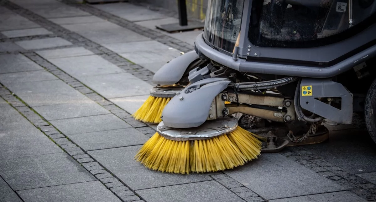 Materiały promocyjne, Szczotki zamiatarek ulicznych różnią siebie poszczególne - zdjęcie, fotografia