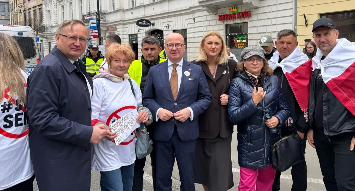 Materiały promocyjne, Presja sens! Ministerstwo wycofuje części zmian systemie - zdjęcie, fotografia