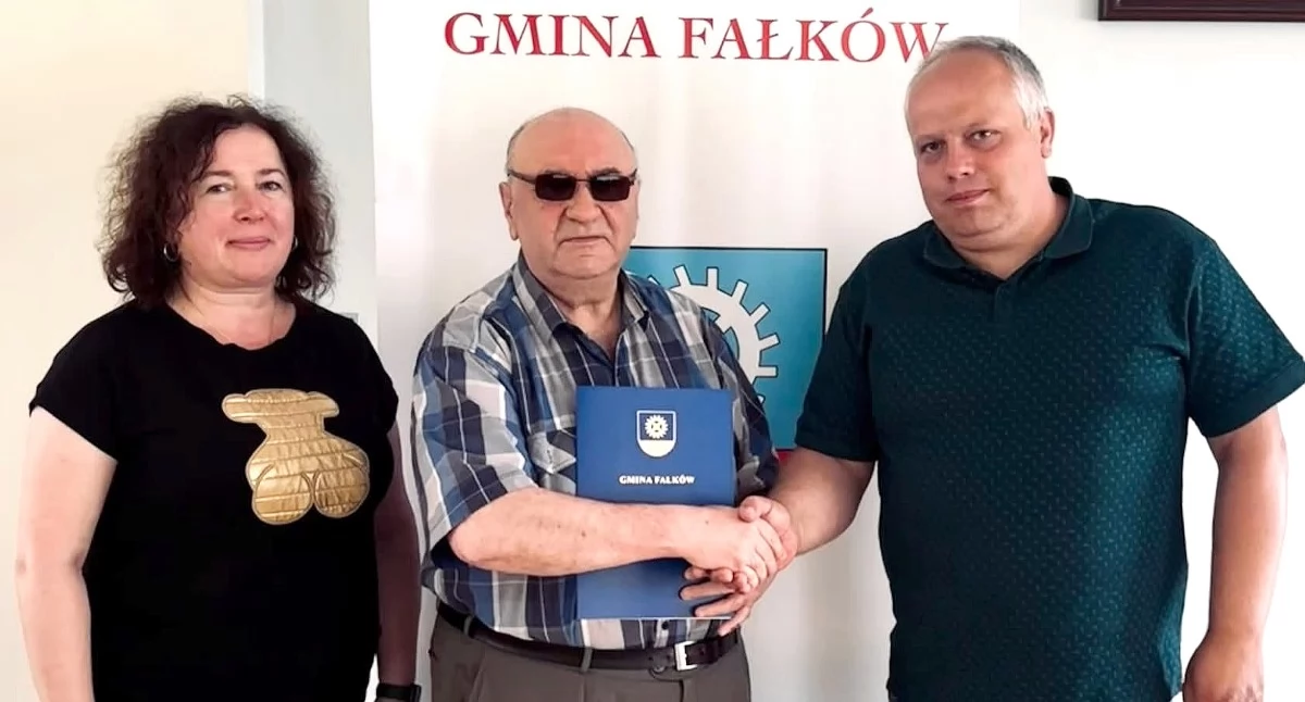 Zdjęcie z podpisania umowy