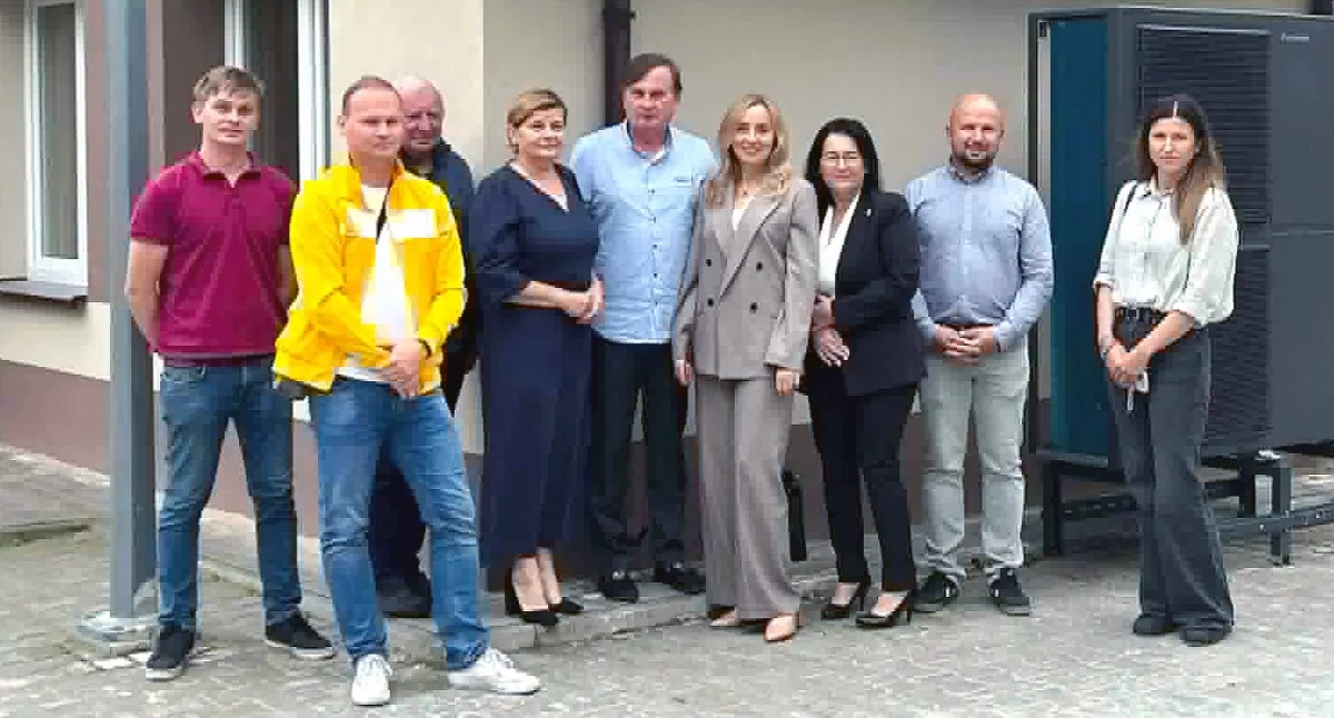 Zdjęcie odób biorących udział w odbiorze inwestycji