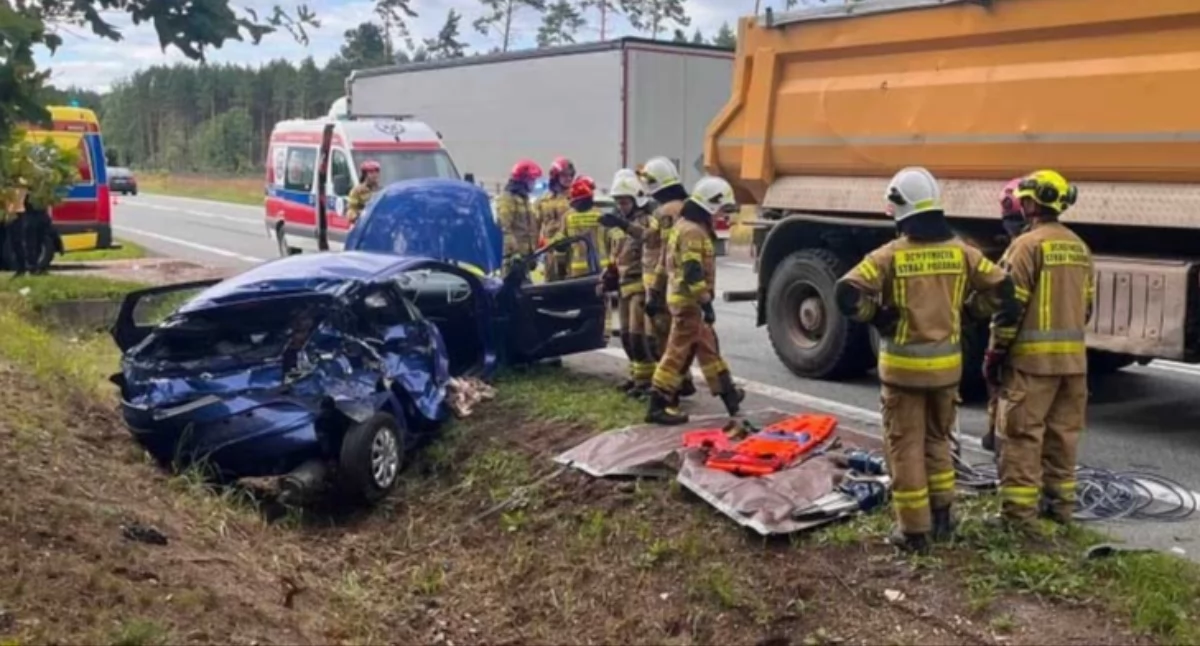 Wypadki , KOLISZOWY najechaniu Mercedesa Suzuki zmiażdżone osoby szpitalu - zdjęcie, fotografia