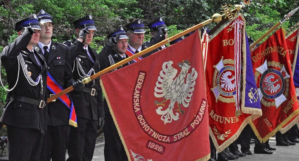 Zdjecie sztandarów - pierwszy należy do NOSP. Najstarszy w regionie