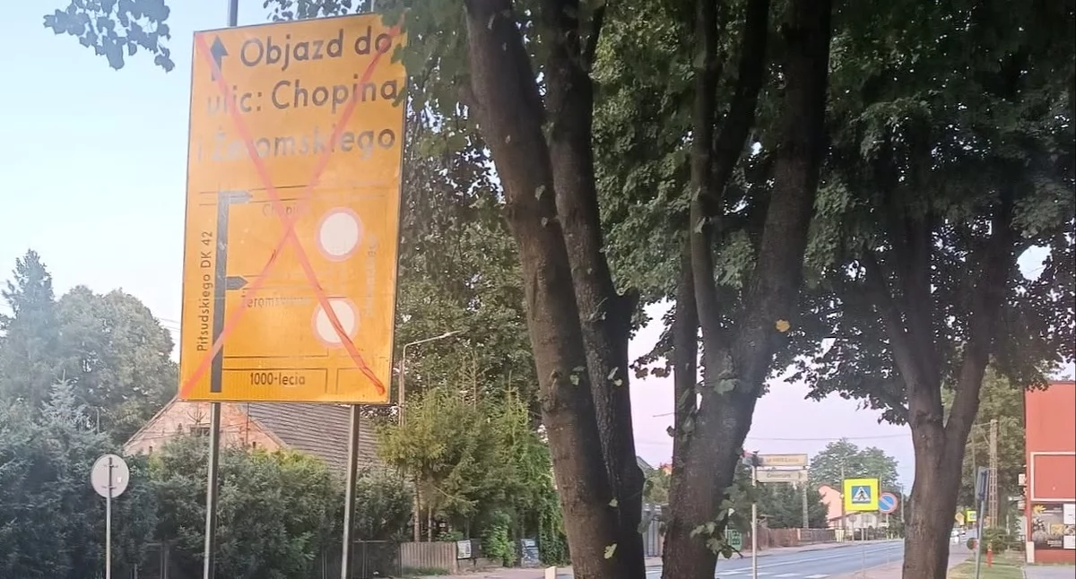 Zdjęcie tablicy informującej o utrudnieniach drogowych w Stąporkowie. Fot. Gmina Stąporków