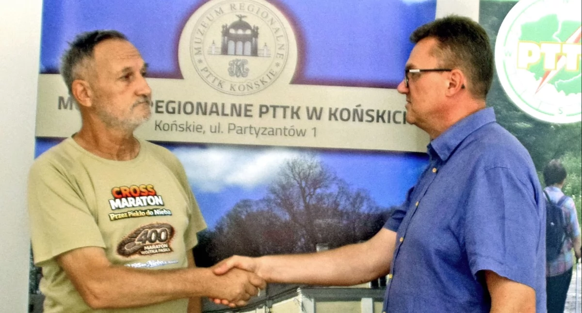 Zdjęcie Wojciecha Paska (z lewej), który przekazał obowiązki dyrektora Radosławowi Nowkowi