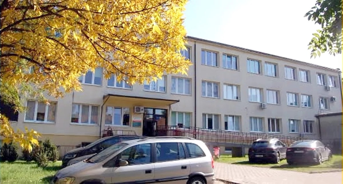 Zdjęcie budynku Samodzielnego Publicznego Zakładu Opieki Zdrowotnej w Stąporkowie