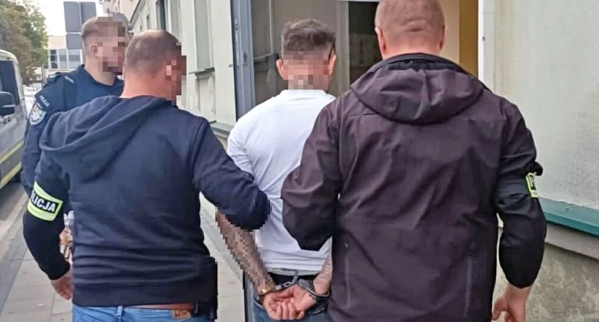 Zdjęcie zatrzymanego w drodze do KWP Kielce. Fot. KWP Kielce