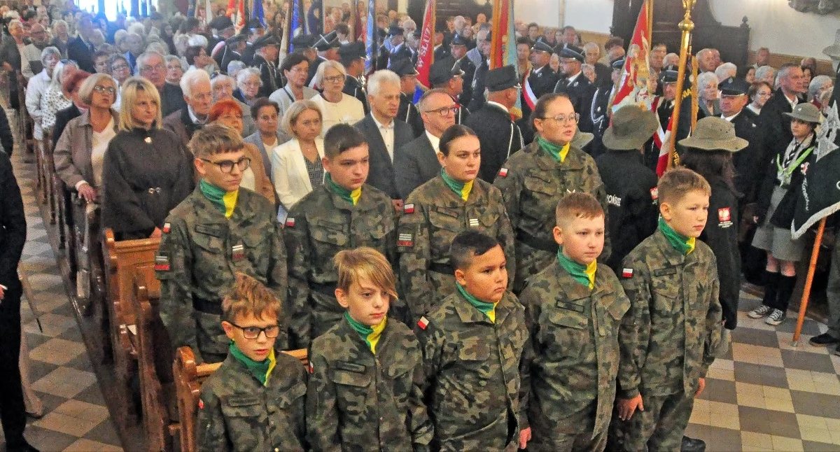Zdjęcie z mszy świętej w kolegiacie