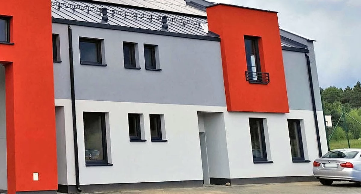 Zdjęcie Świetlicy w Węgrzynie i jednocześnie strażnicy OSP. Fot. Marian Klusek