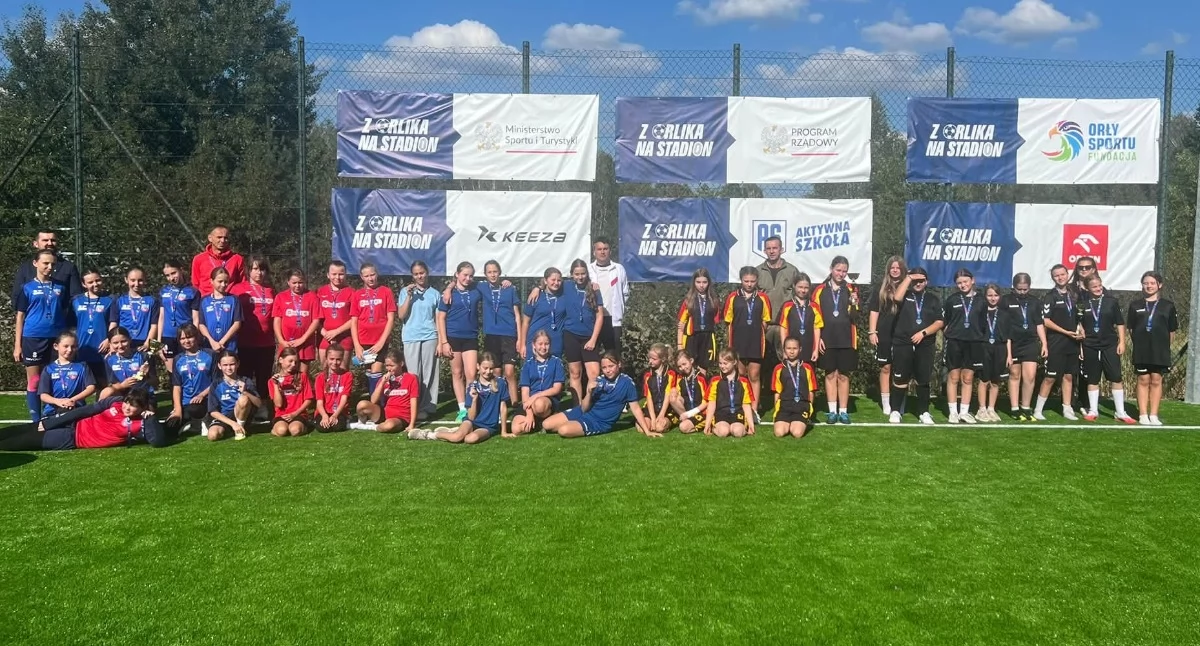 Zdjęcie uczestniczek turnieju Z Orlika na Stadion w Smykowie. Fot. Gmina Smyków