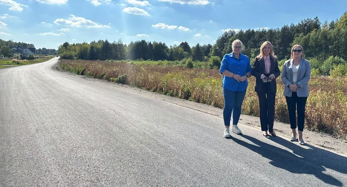 Zdjęcie z odbioru drogi dojazdowej do gruntów rolnych w Bębnowie. Fot. Gmina Gowarczów