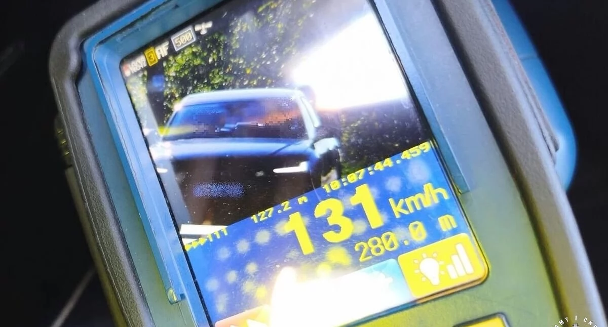 Zdjęcie Audi gnającego 131 km/h. Fot. Policja Końskie