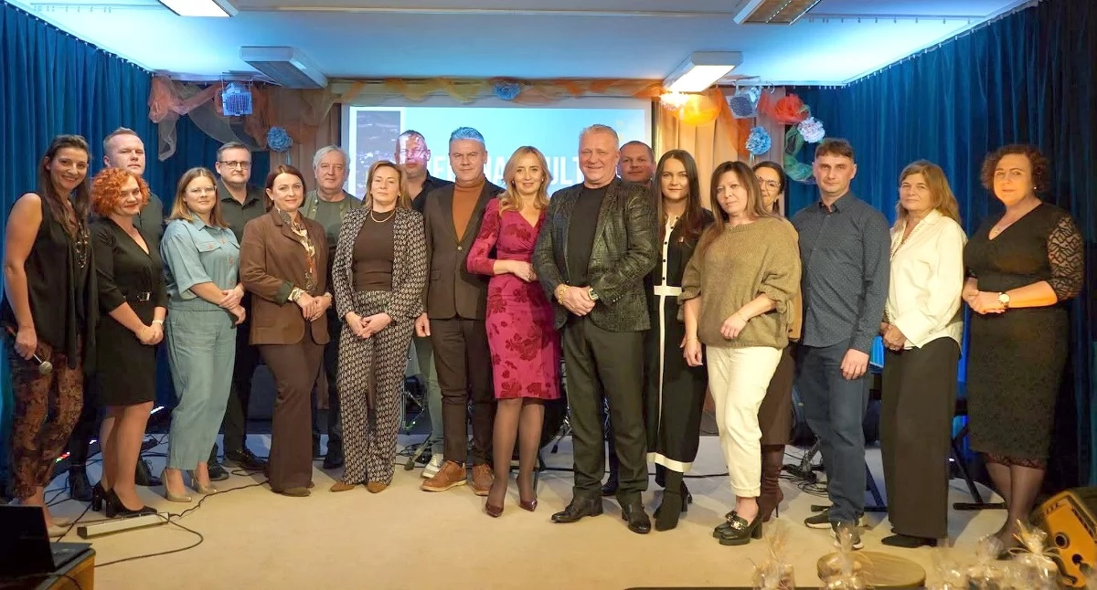 Zdjęcie Mecenasów Kultury z organizatorami spotkania. Fot. GCKiB Gowarczów
