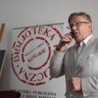 Ks. Adam Boniecki w koneckiej bibliotece (5)